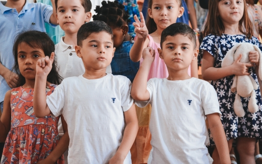 Foto Aprentação dia das Mães